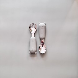 Set Silicone and Stainless Steel Spoon + Fork | I am big 6m+ sage Set Silicone and Stainless Steel Spoon + Fork | I am big 6m+ sage