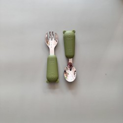 Set Silicone and Stainless Steel Spoon + Fork | I am big 6m+ olive Set Silicone and Stainless Steel Spoon + Fork | I am big 6m+ olive