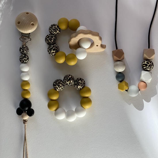 Mum Necklace | Feeding my leopard Mum Necklace | Feeding my leopard
